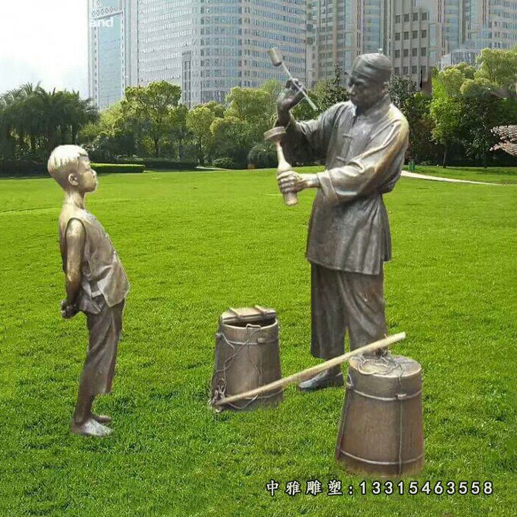 步行街打油的人物雕塑 玻璃钢仿铜人物雕塑 (2)