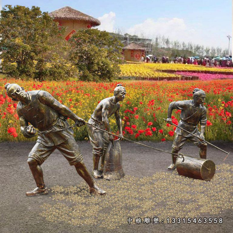 广场拉石碾民俗铜雕