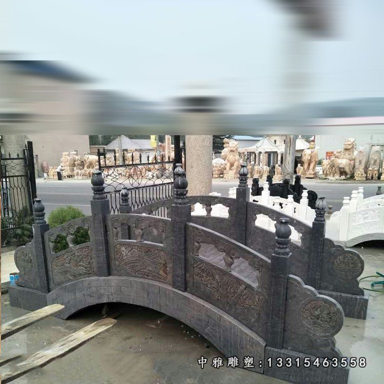 青石小桥雕塑，公园石雕桥