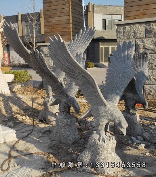 青石老鹰雕塑，雄鹰展翅石雕