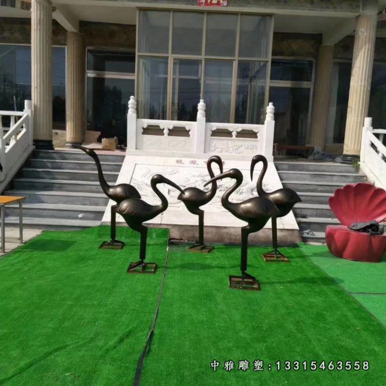 铜雕公园动物仙鹤