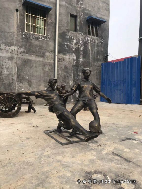 踢足球人物雕塑广场景观雕塑 (2)