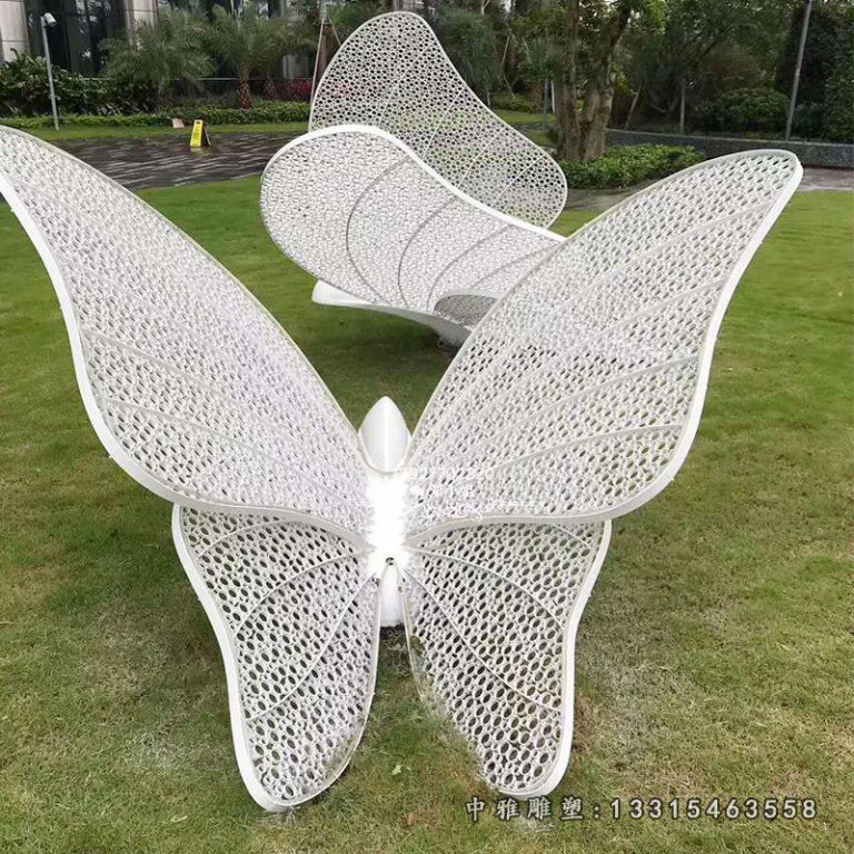 草坪镂空蝴蝶不锈钢雕塑
