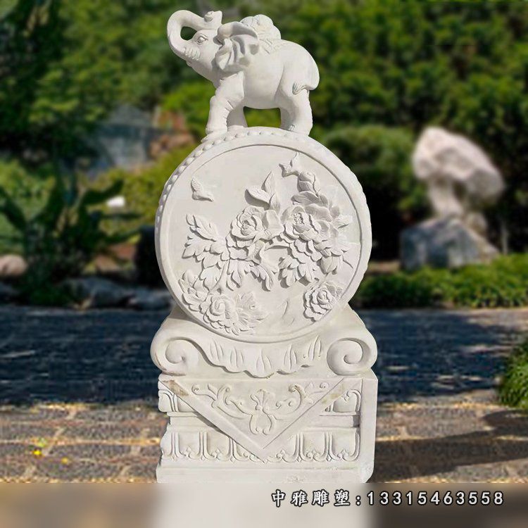 汉白玉牡丹浮雕门墩，小象石门墩