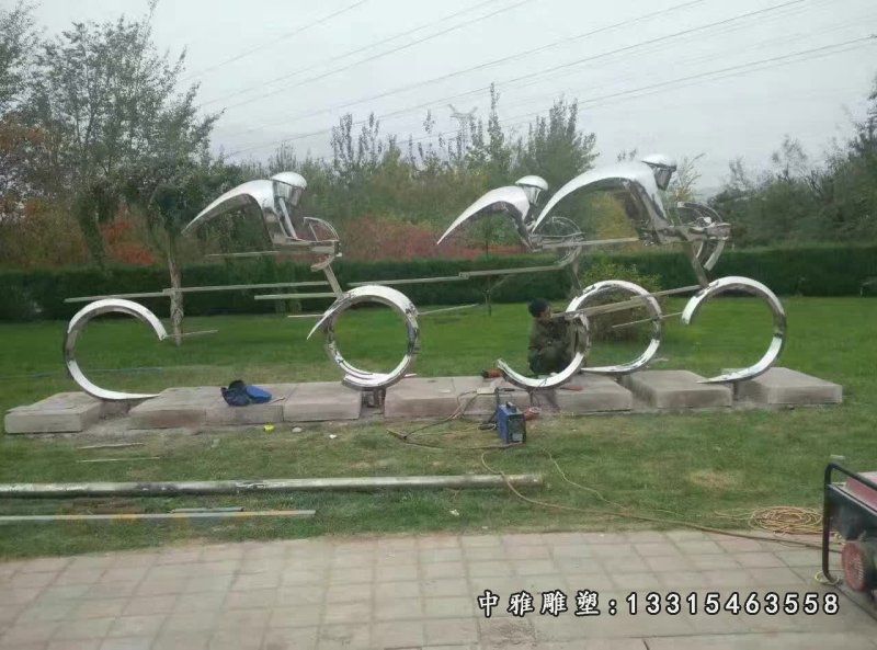 不锈钢户外运动骑车雕塑