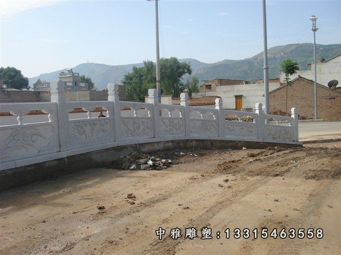 公路两边石挡板石栏板