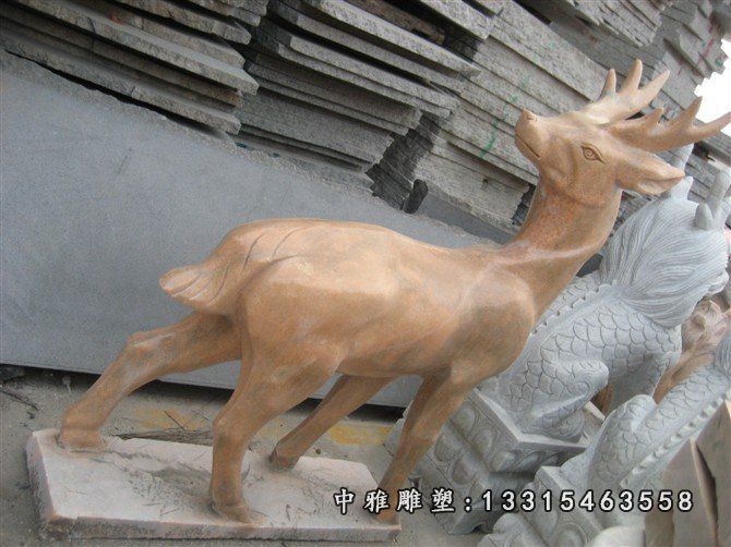 石头小鹿，石雕鹿，红色石雕鹿