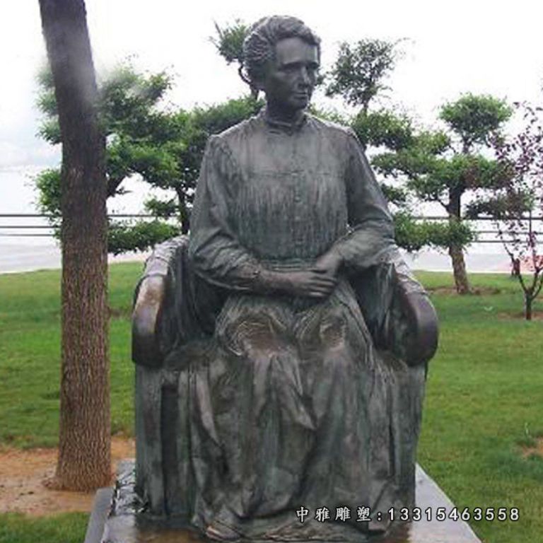 公园居里夫人铜雕（3）