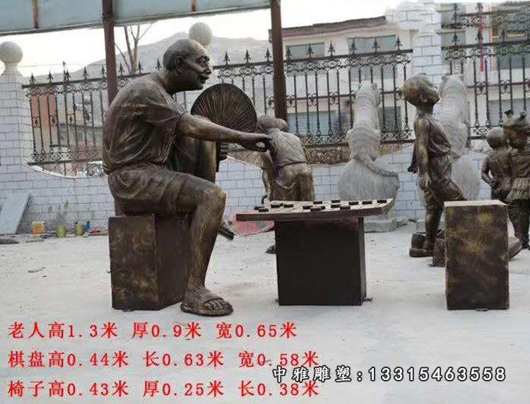 公园景观摆件，玻璃钢仿铜下棋人物雕塑