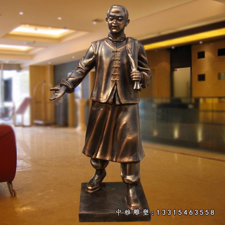 酒店门口景观摆件，玻璃钢仿铜店小二雕塑