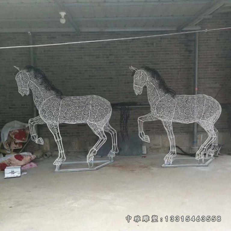 广场不锈钢镂空马