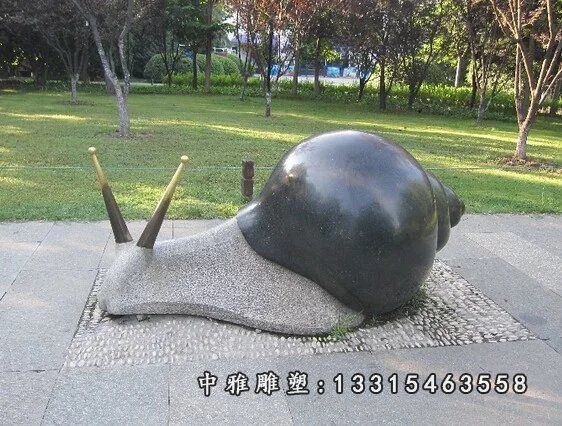 蜗牛石雕，公园动物雕塑