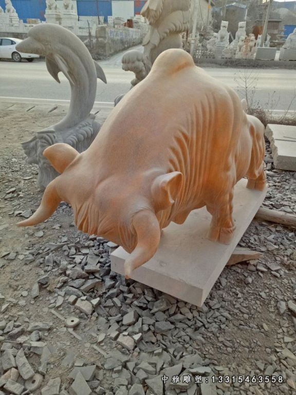 晚霞红开荒牛雕塑，石雕牛 (2)