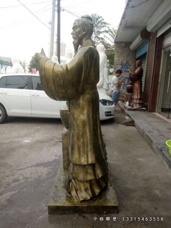 仿铜人物喝酒户外景观雕塑，玻璃钢仿铜人物雕塑