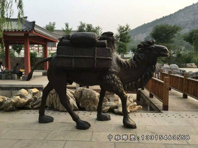 广场骆驼动物铜雕