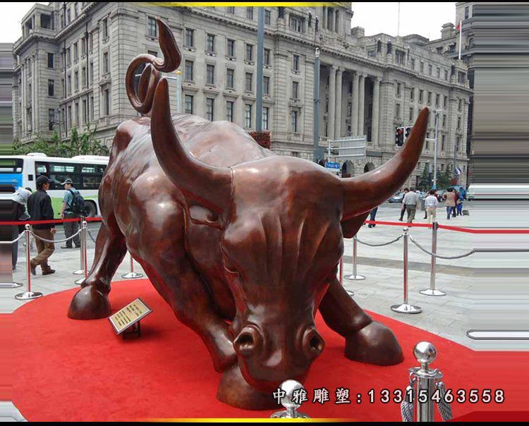 玻璃钢仿铜牛雕塑，街边景观雕塑