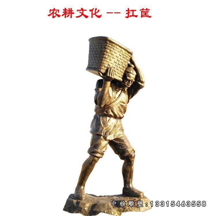 扛筐的古代人物铜雕