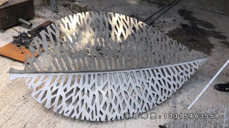 不锈钢树叶雕塑 (1)