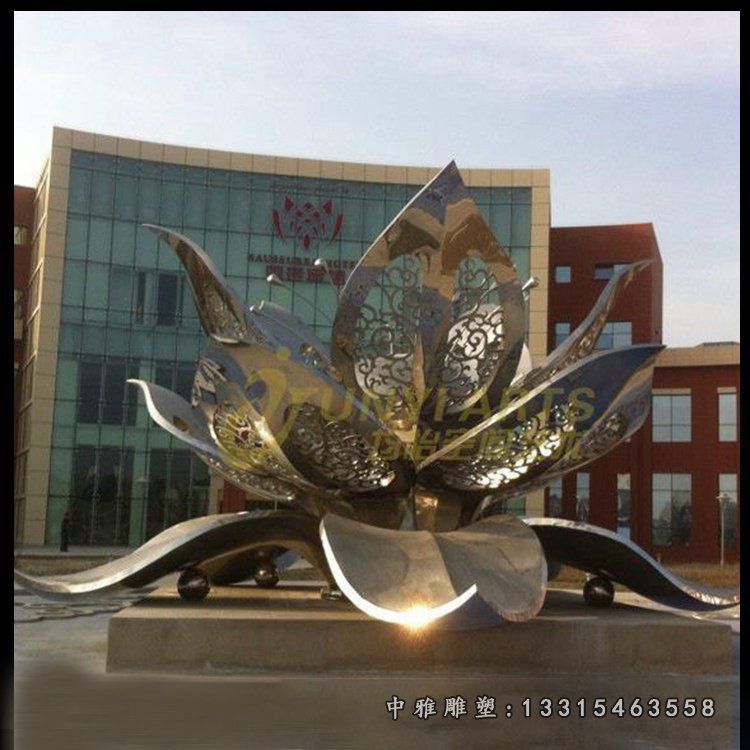 商场门口不锈钢抽象花朵雕塑