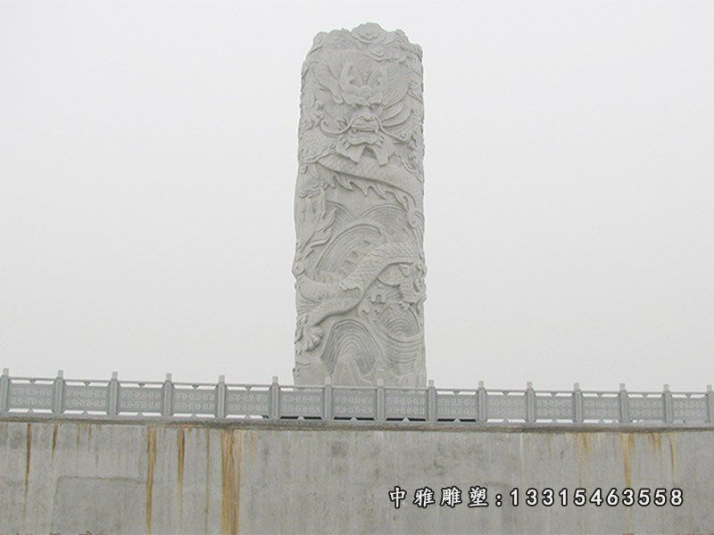 大型石雕龙柱