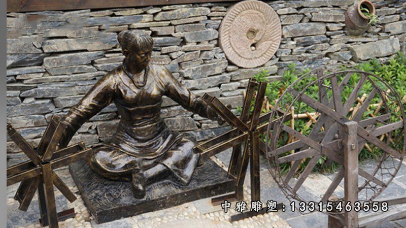 古代女子纺织人物铜雕（1）