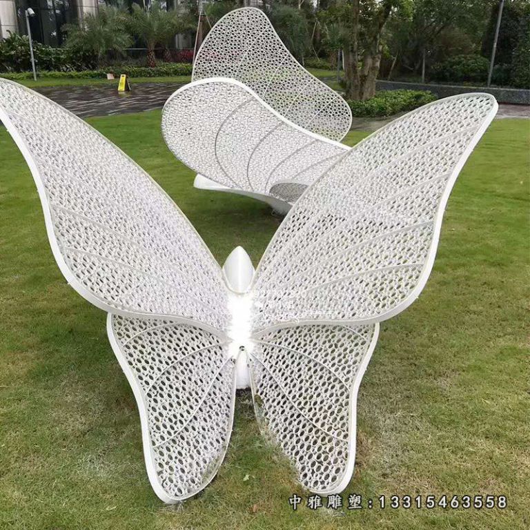 草坪镂空蝴蝶不锈钢雕塑