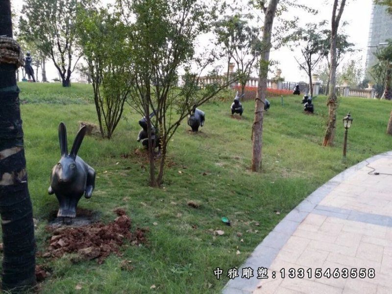 小兔子铜雕，公园小品铜雕，园林景观铜雕