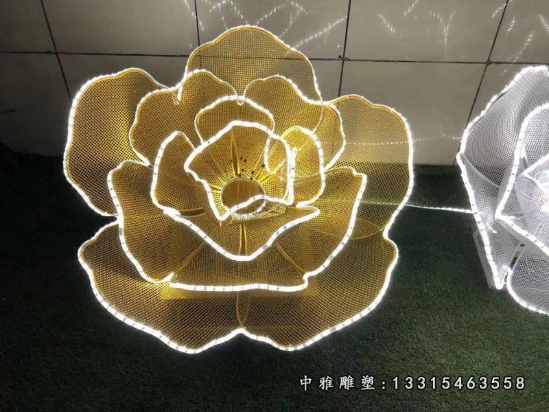 不锈钢镂空花朵雕塑