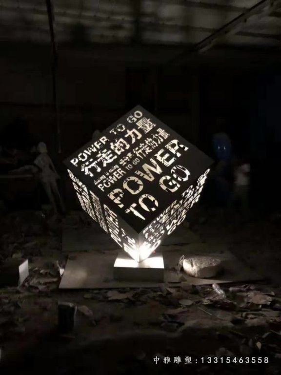 发光不锈钢立体魔方雕塑