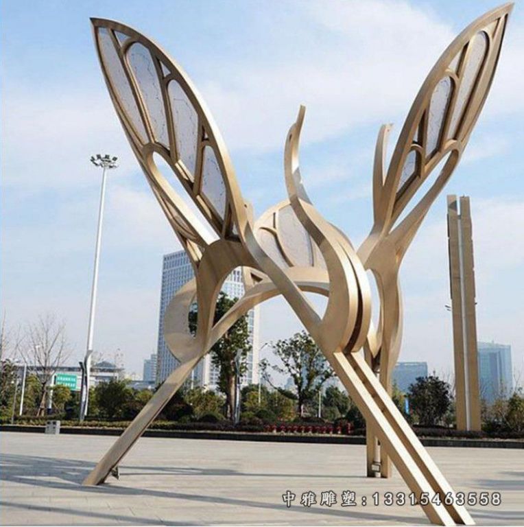 不锈钢镂空展翅仙鹤雕塑