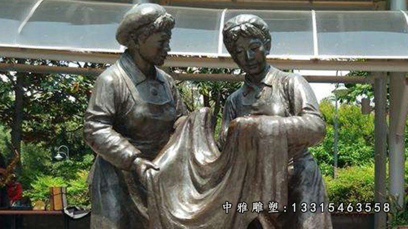妇女纺织人物铜雕