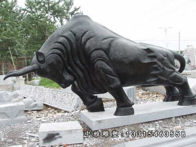 开荒拓荒牛石雕，公园动物雕塑