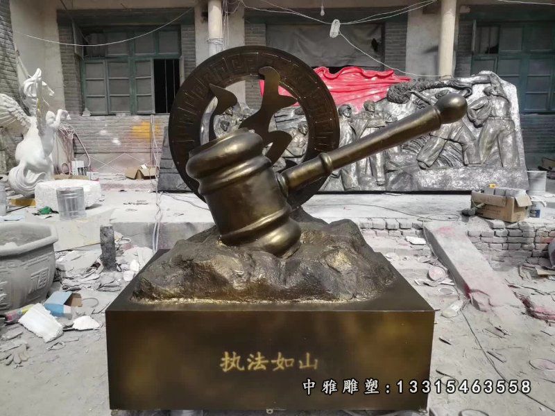 铜雕执法如山景观雕塑