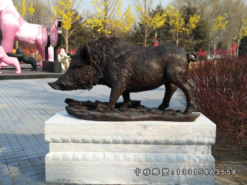 铸铜公园动物猪雕塑