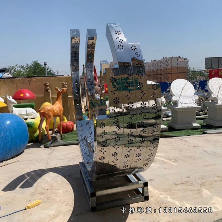 不锈钢半圆镜面雕塑 (1)