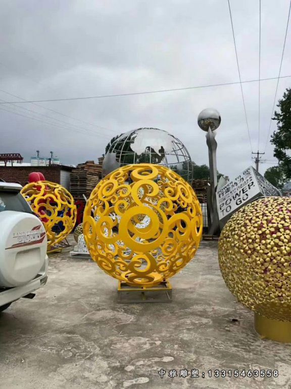 不锈钢镂空圆球景观摆件