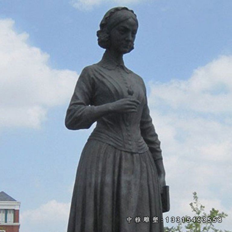 广场南丁格尔人物石雕