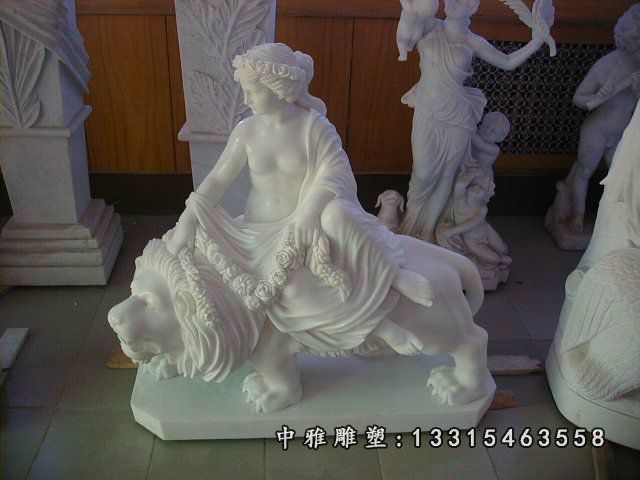 骑狮子的女人石雕，汉白玉西方女人雕塑