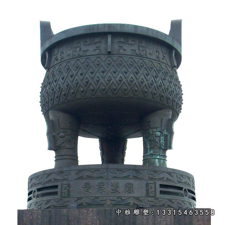 大型三足青铜鼎