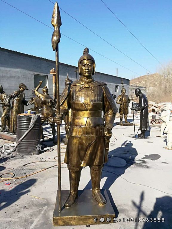 古代站岗的士兵铜雕 (2)