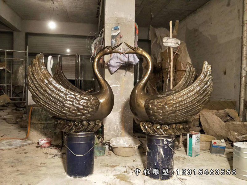 玻璃钢仿铜天鹅雕塑，公园动物雕塑