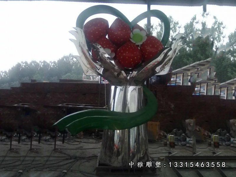 不锈钢草莓雕塑，不锈钢水果雕塑