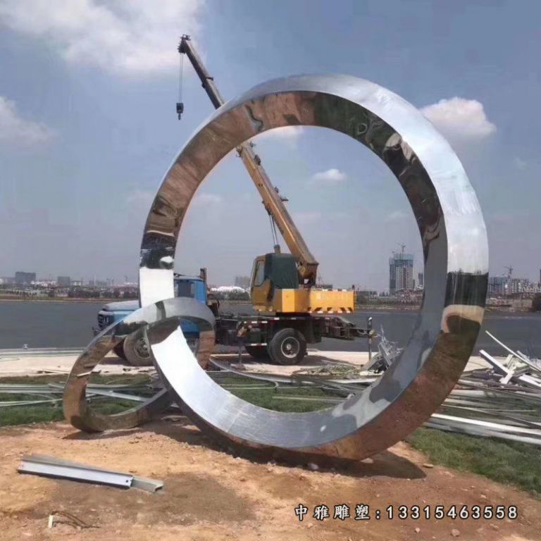 不锈钢大型圆环雕塑