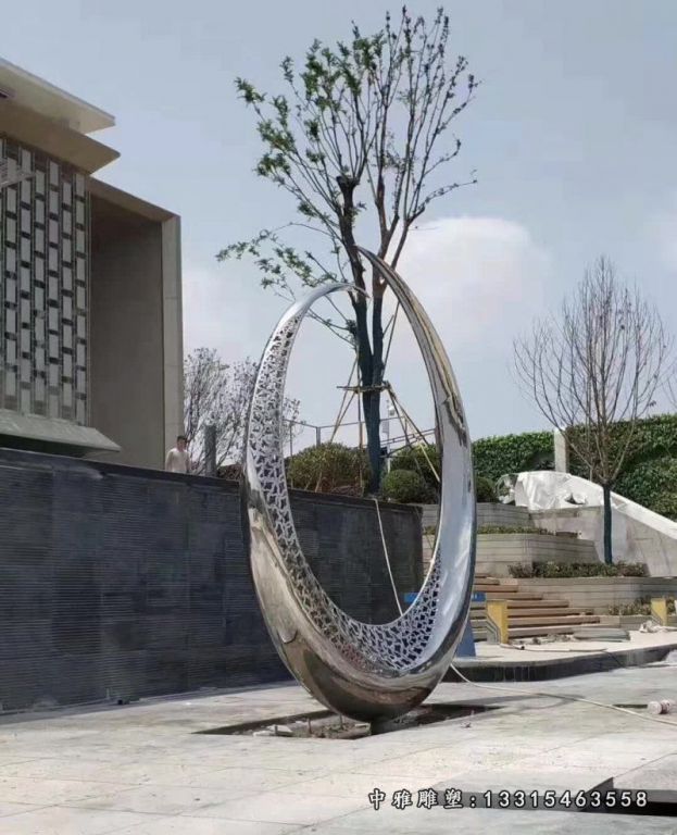 不锈钢抽象月亮雕塑