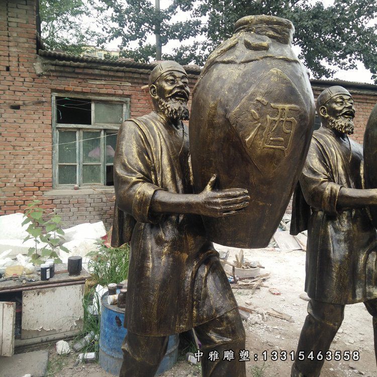 玻璃钢仿铜人物雕塑，抱着酒坛的人物雕塑