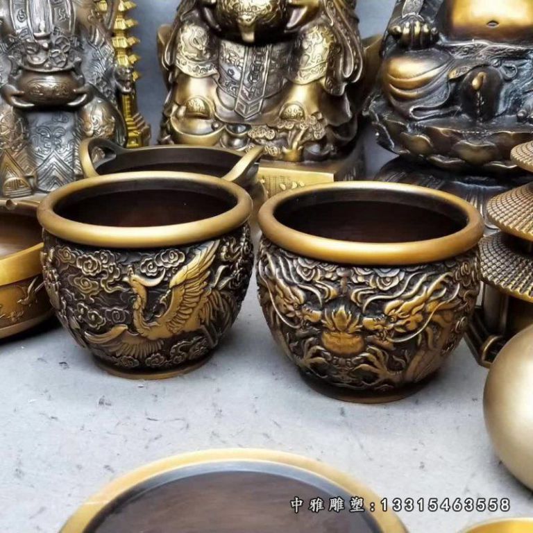龙凤浮雕铜水缸 龙凤浮雕铜水缸