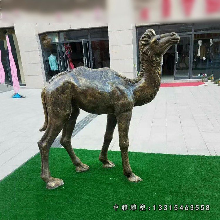 玻璃钢仿铜小骆驼雕塑 公园仿铜动物装饰摆件