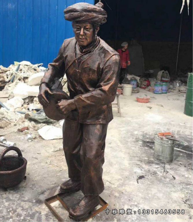 少数民族的乐器和人物铜雕，街边人物雕塑 (2)