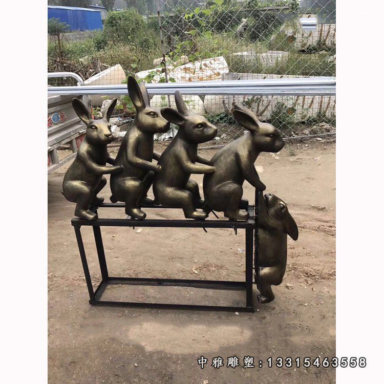 卡通兔子玩耍铜雕 (3)