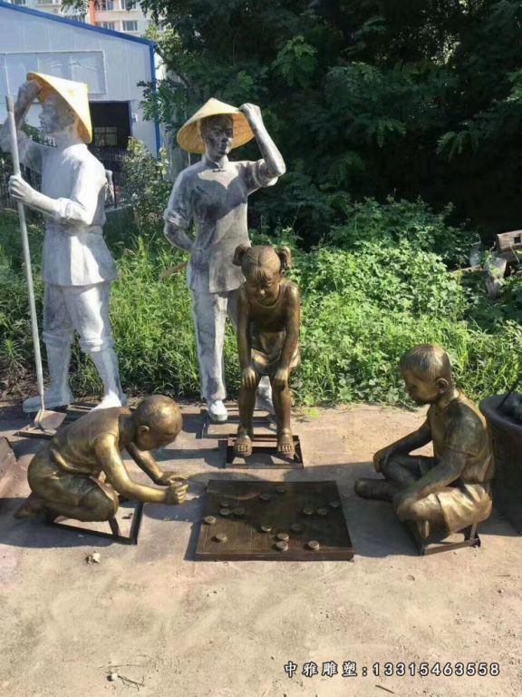 公园景观摆件，玻璃钢仿铜下棋人物雕塑 (2)